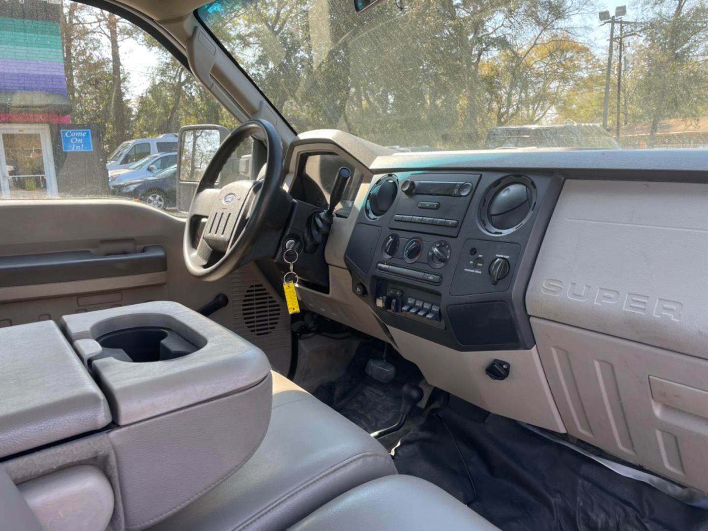 2008 WHITE FORD F-350 SUPERDUTY XL (1FTWX31R28E) with an 6.4L engine, Automatic transmission, located at 5103 Dorchester Rd., Charleston, SC, 29418-5607, (843) 767-1122, 36.245171, -115.228050 - Photo#8